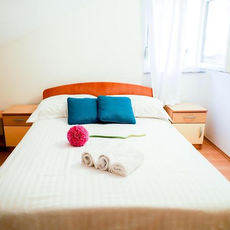 The Florens Residence Near The Beach With The Pool, Bbq And Kids Playground, Zadar Diklo Kamer foto