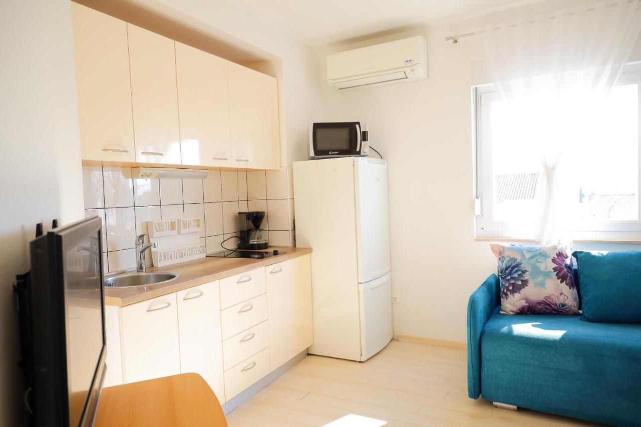The Florens Residence Near The Beach With The Pool, Bbq And Kids Playground, Zadar Diklo Buitenkant foto