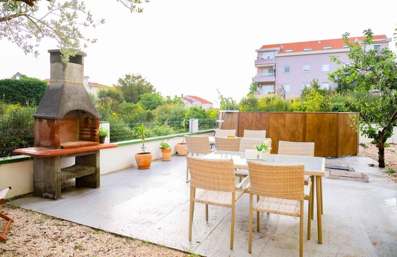 The Florens Residence Near The Beach With The Pool, Bbq And Kids Playground, Zadar Diklo Buitenkant foto