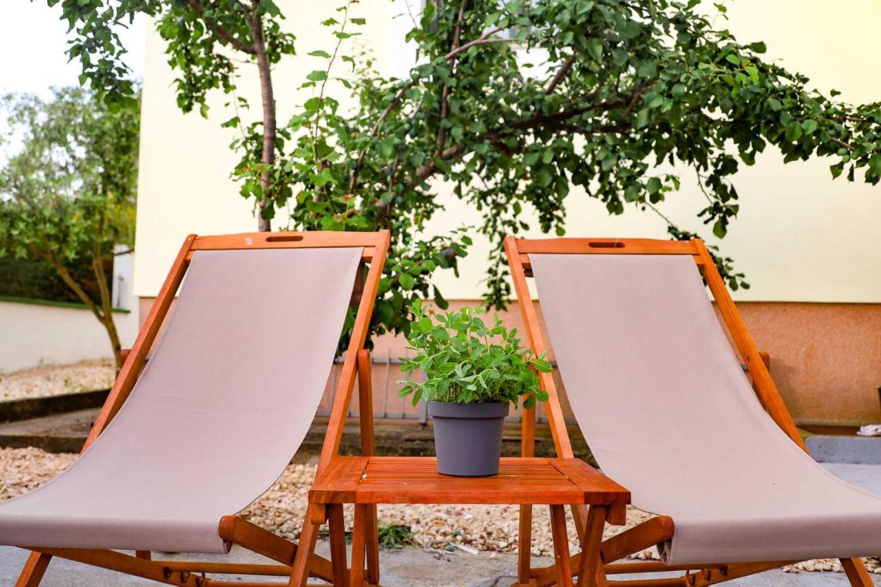 The Florens Residence Near The Beach With The Pool, Bbq And Kids Playground, Zadar Diklo Buitenkant foto