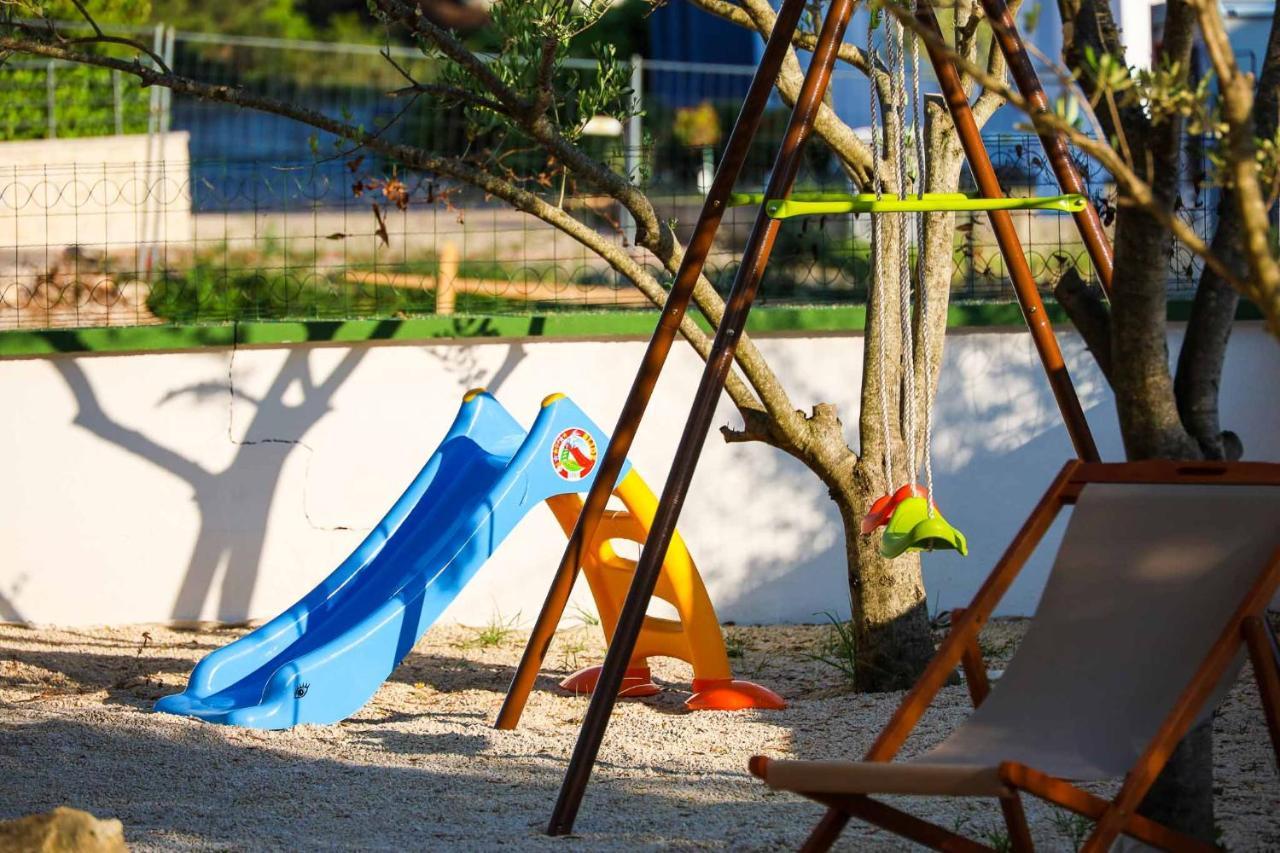 The Florens Residence Near The Beach With The Pool, Bbq And Kids Playground, Zadar Diklo Buitenkant foto