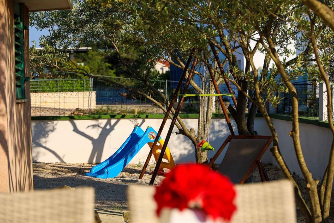 The Florens Residence Near The Beach With The Pool, Bbq And Kids Playground, Zadar Diklo Buitenkant foto