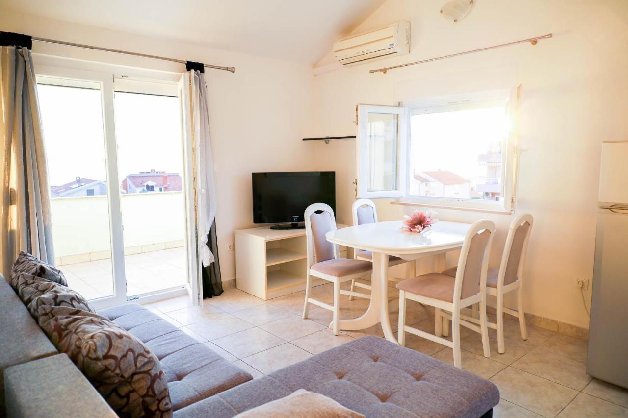 The Florens Residence Near The Beach With The Pool, Bbq And Kids Playground, Zadar Diklo Buitenkant foto