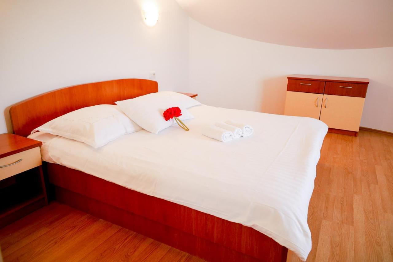 The Florens Residence Near The Beach With The Pool, Bbq And Kids Playground, Zadar Diklo Buitenkant foto