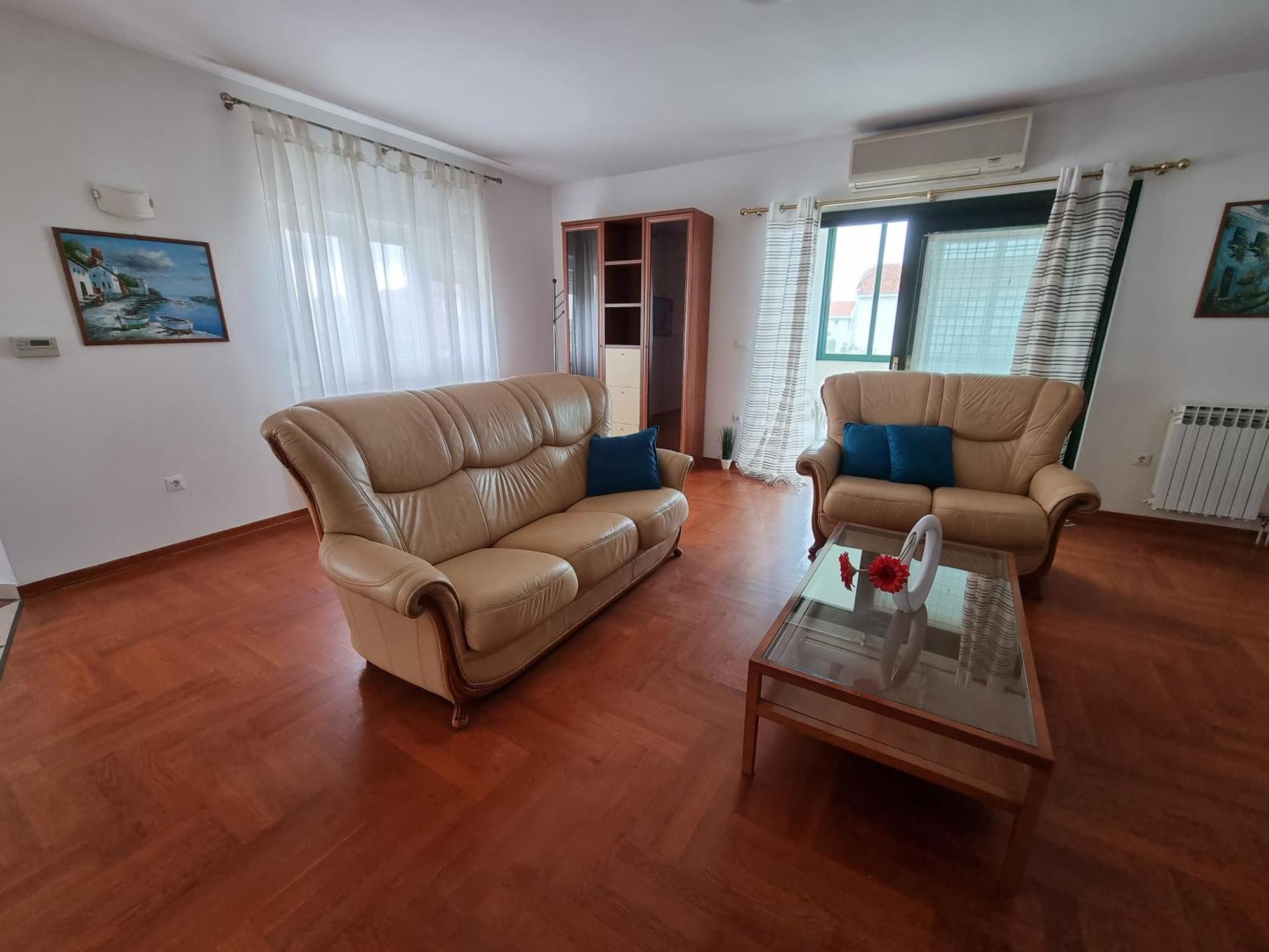 The Florens Residence Near The Beach With The Pool, Bbq And Kids Playground, Zadar Diklo Kamer foto